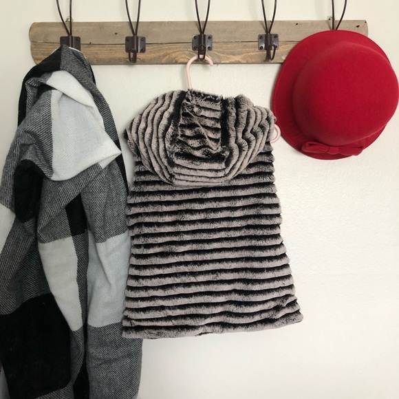 Grey and black Widgeon faux fur vest sz 5 - Picture 2 of 4